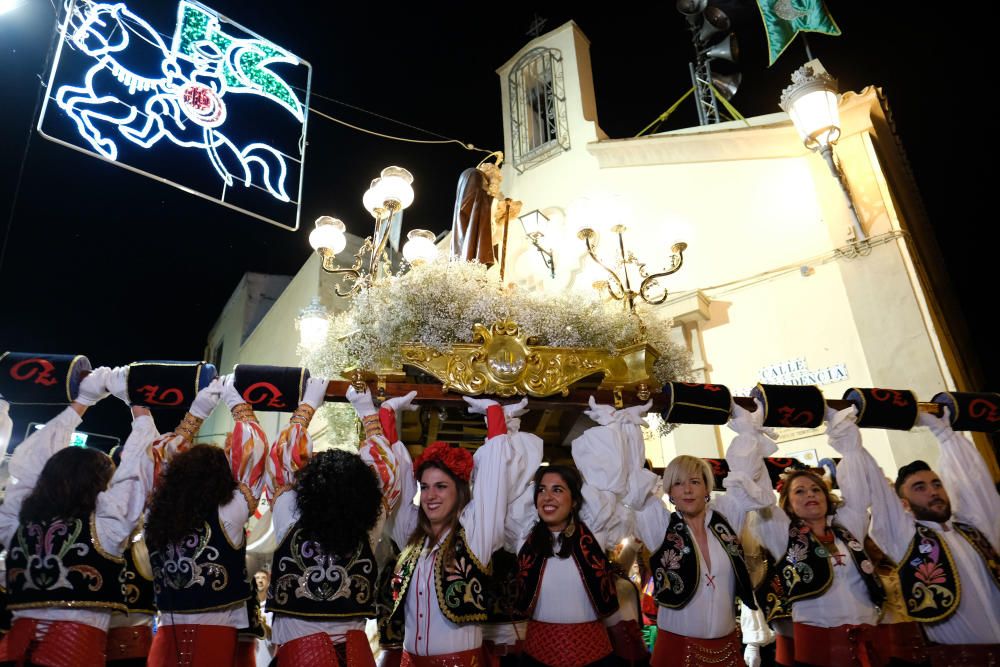 Miles de devotos festeros acompañaron al santo anacoreta en la sobria y tradicional Procesión