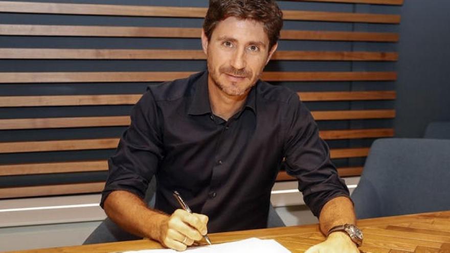 El técnico del Málaga cuando firmó su renovación