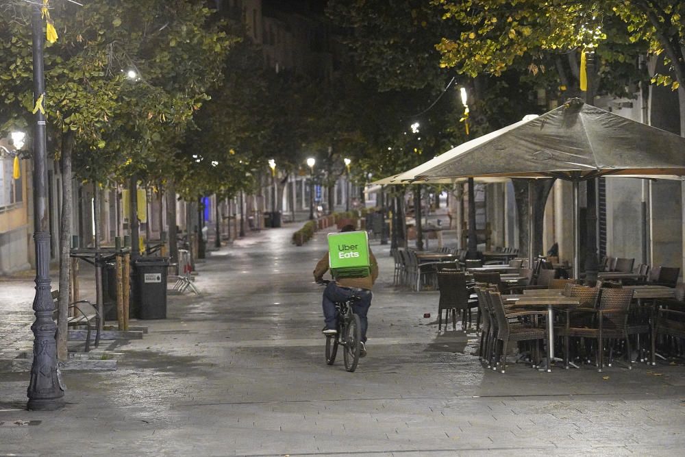 Els carrers de Girona buits en la primera nit del toc de queda