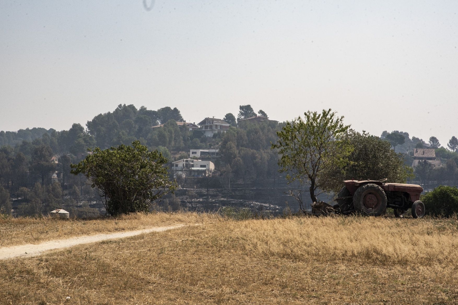 Afectació per l'incendi a la urbanització de les Brucardes