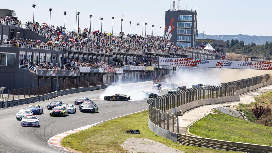 Liam Hezemans gana la segunda prueba de la NASCAR europea el Circuit Ricardo Tormo