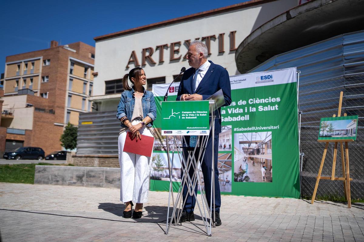 Marta Farrés y Alcalde de Sabadell, y Javier Lafuente Sancho el rector de la Universidad Autónoma de Barcelona