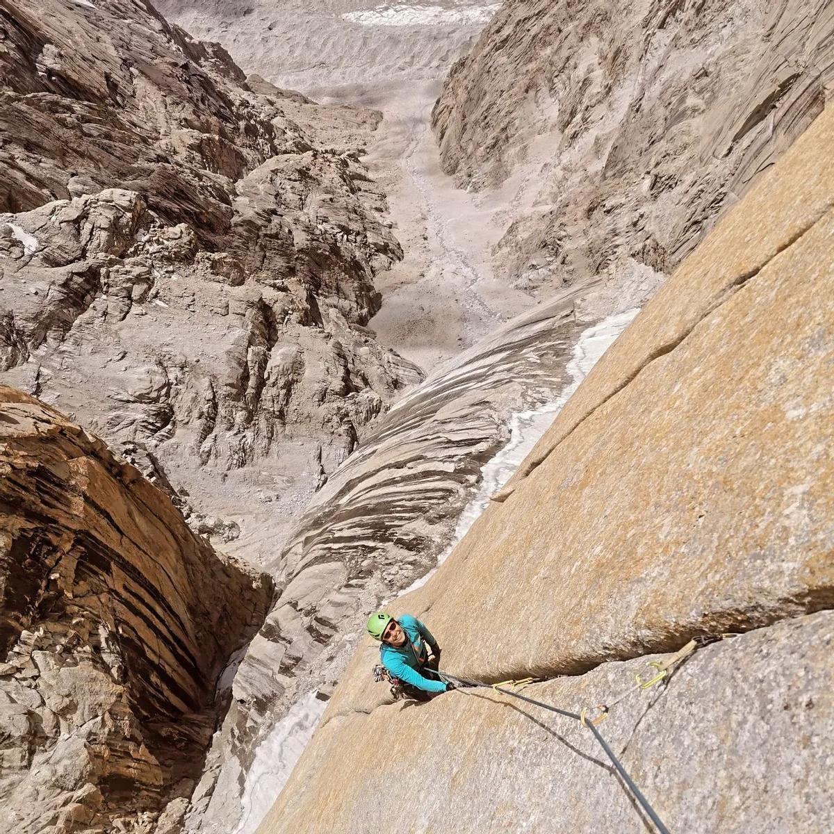 Cordada de Nieves Gil y Lucía Guichot en La Torre Sin Nombre del Karakórum