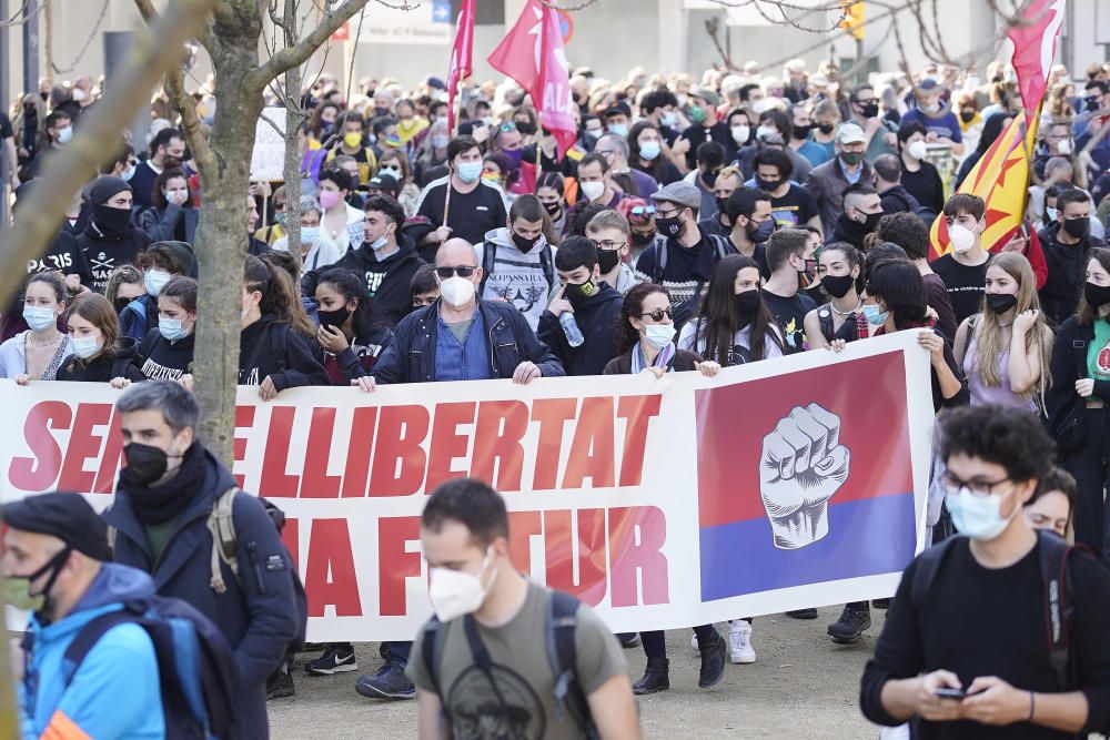 Manifestació a Girona per la llibertat d'expressió, el futur dels joves i l'autodeterminació