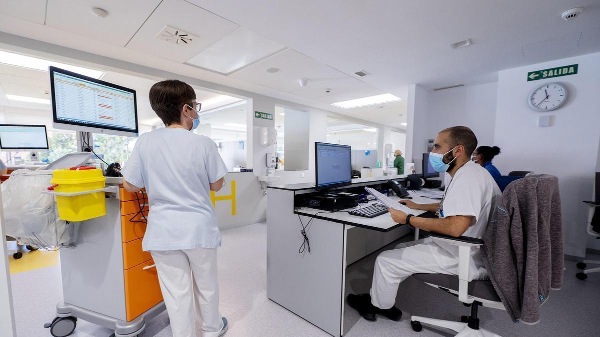 Sanitarios en un centro hospitalario en una imagen de archivo