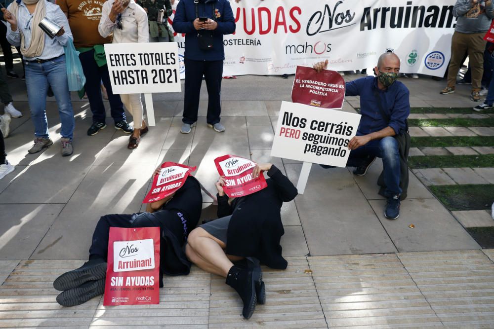 Protesta de la hostelería malagueña por las nuevas restricciones 'Sin ayudas nos arruinan"