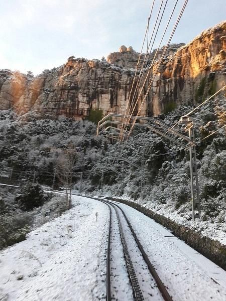 La neu a Montserrat deixa imatges de postal