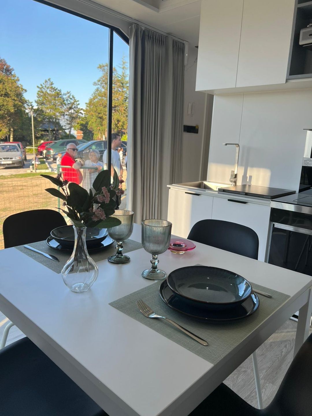 La presentación de las casas cápsula, en O Grove.