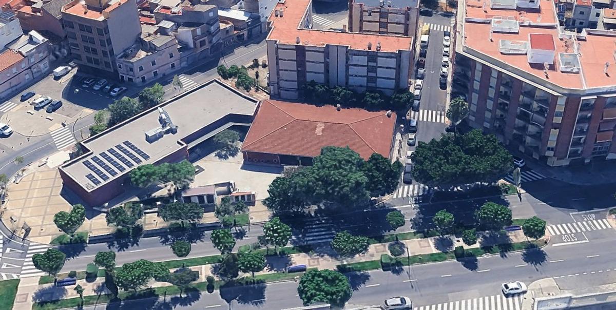 El edificio de Infantil del colegio Concepción Arenal de Vila-real se emplaza en la esquina de la calle Josep Ramon Batalla con la avenida Alemanya.