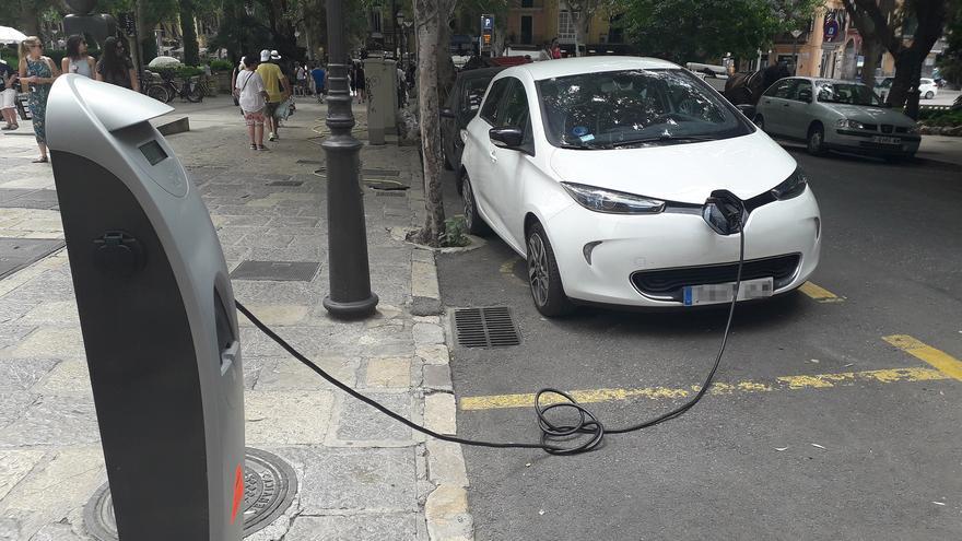 Plan Moves en Baleares: El Govern limita las ayudas al coche eléctrico a quien dé un vehículo de baja