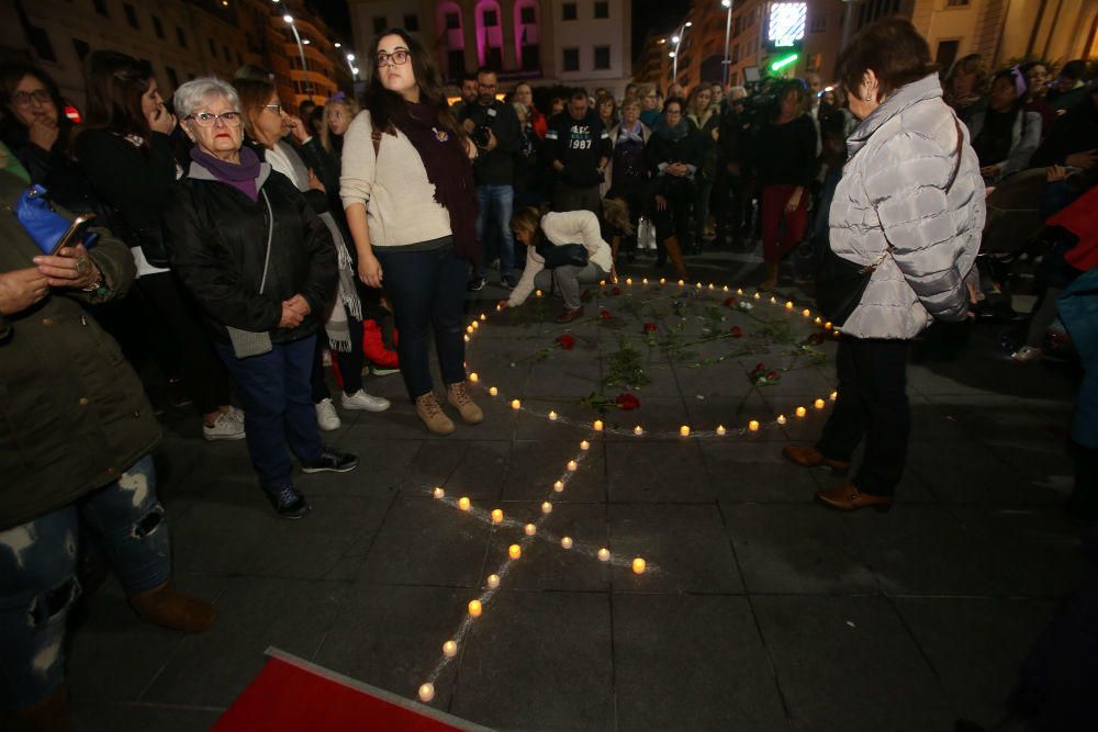 Medio millar de personas se concentraron en la plaza de la Montañeta