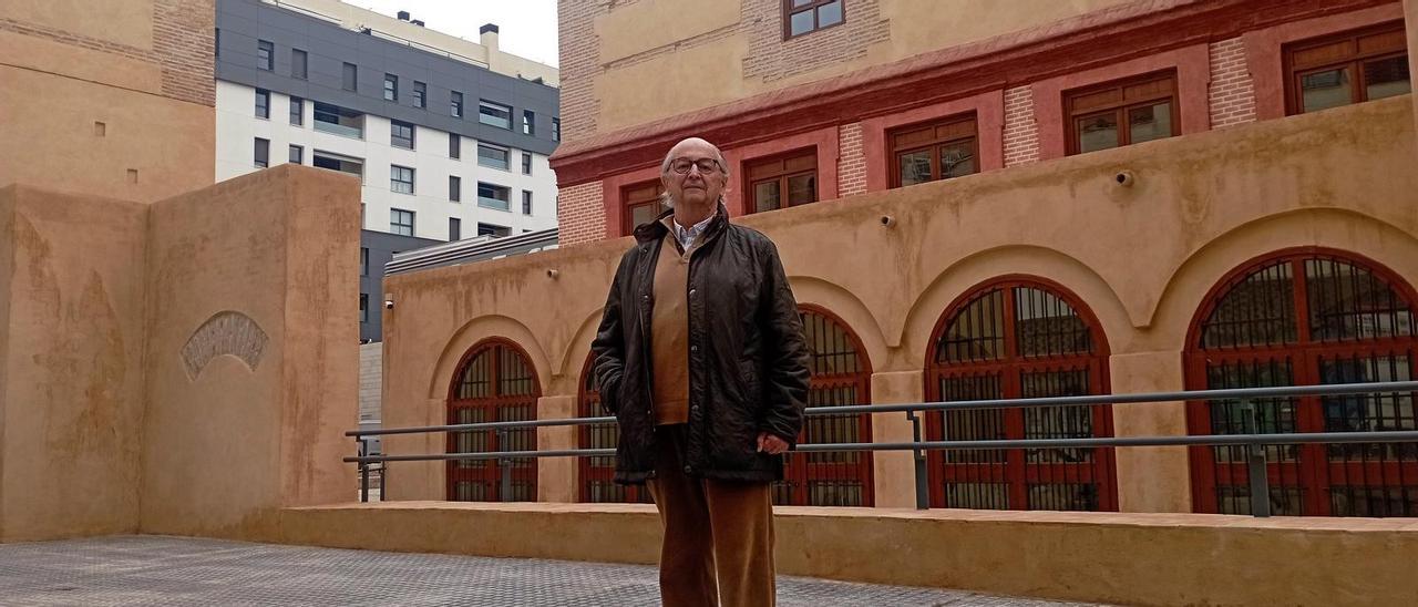 Francisco Lucena, ayer, delante del convento de San Andrés, en El Perchel.
