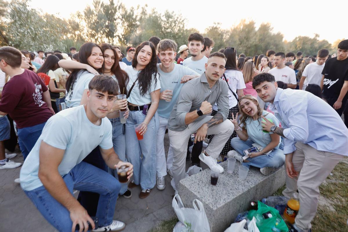 El botellón vuelve a tomar el Balcón del Guadalquivir en Córdoba el miércoles de Feria