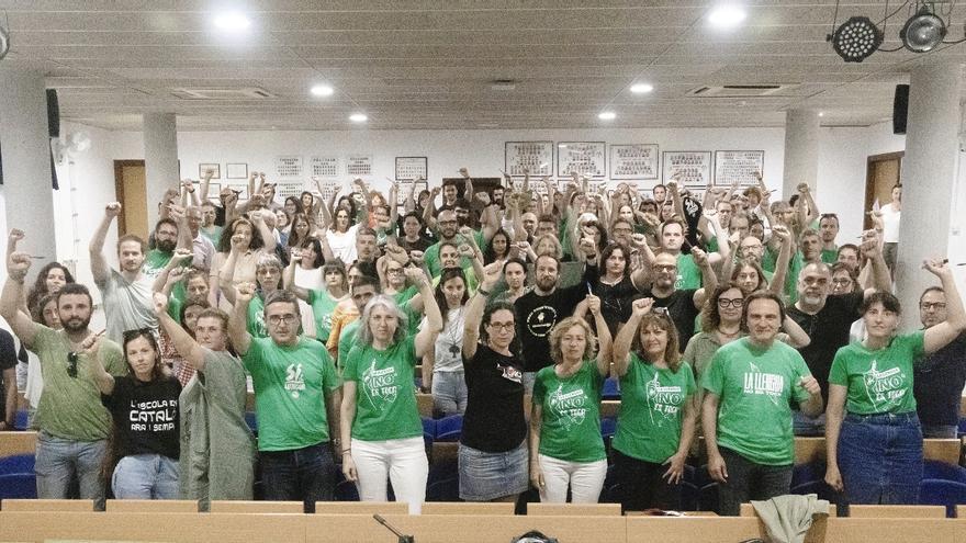 La Assemblea de Docents avisa al Govern: "Cuando los acuerdos del PP y Vox lleguen a los centros se convertirán en papel mojado"