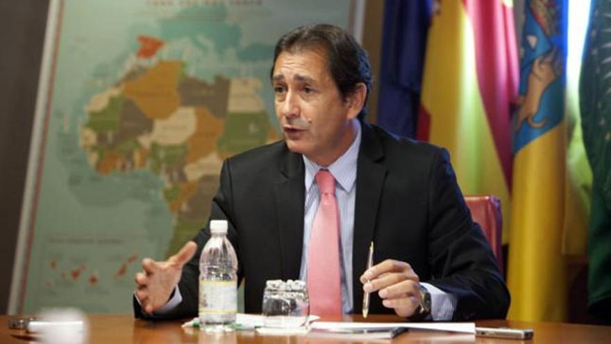 El director general de Casa África, Luis Padrón, ayer ante los medios. | quique curbelo