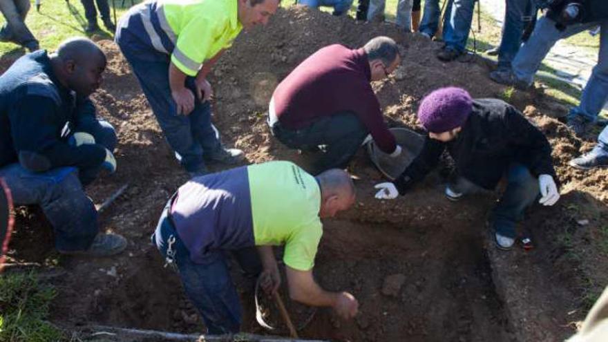 La excavación que se realizó para localizar la tumba de la gemela de Maria José Picó.