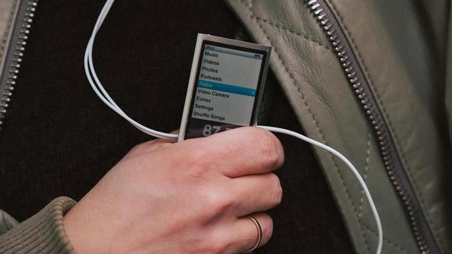 Música más allá de Spotify: El regreso de los formatos que invitan a escuchar con calma