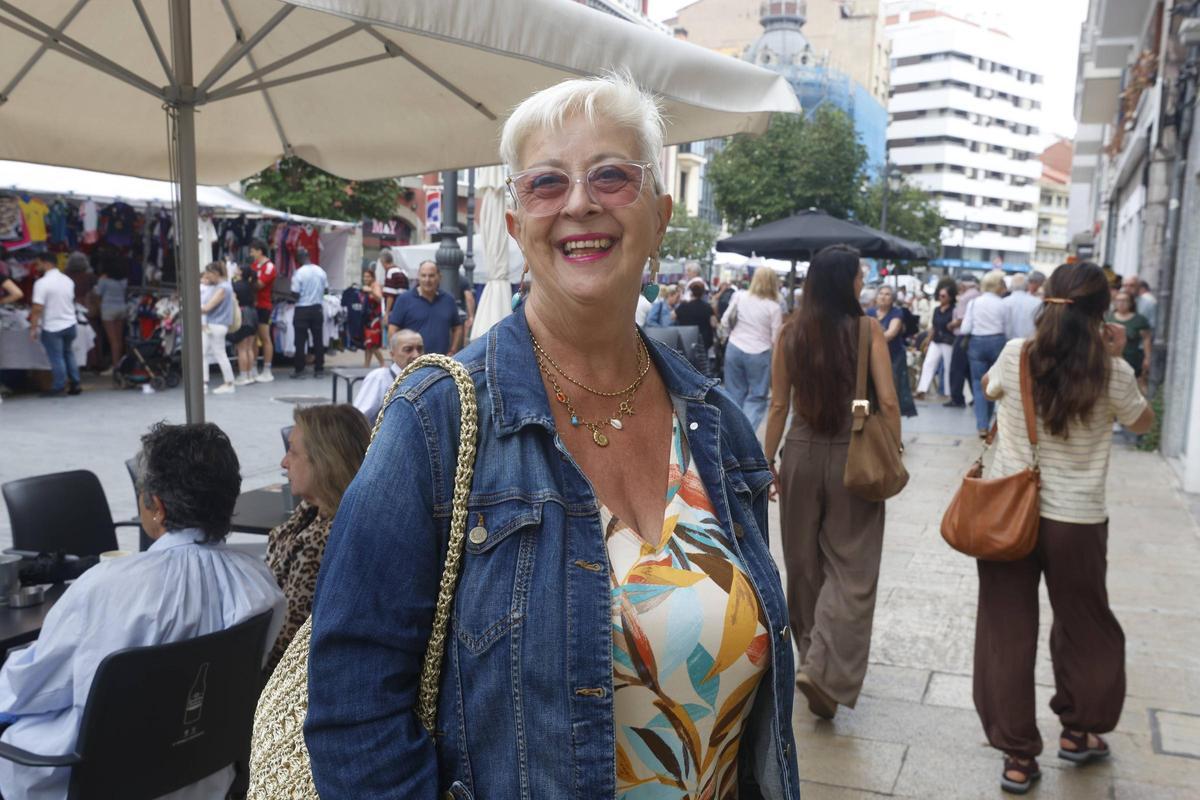 Divina Fernández, antes de acceder a la plaza de abastos.