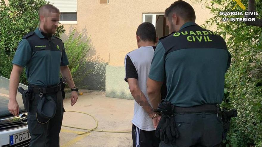 La Guardia Civil detiene a dos personas por tráfico de drogas en Redován