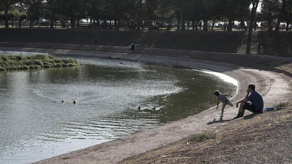 El llac de l'Agulla s'ha mig buidat per poder trobar on hi havia una fuita d'aigua