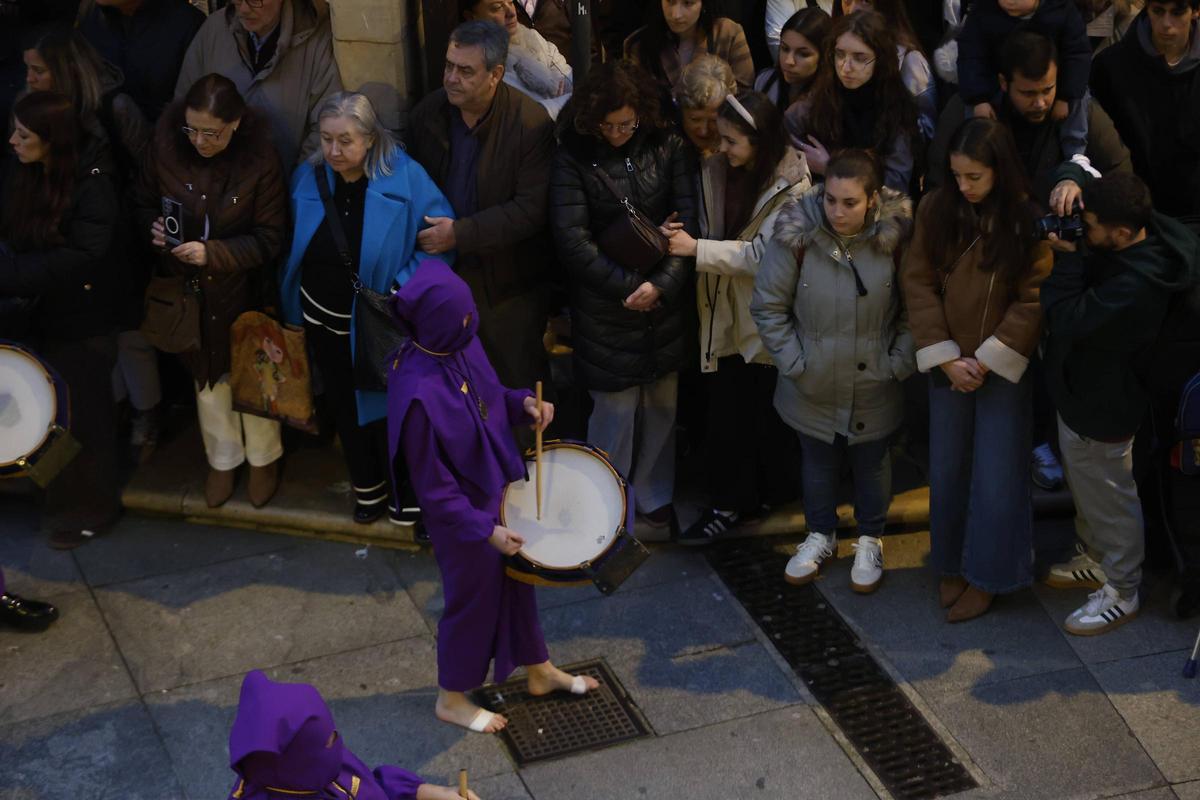 EN IMÁGENES: La multitudinaria procesión del Encuentro en Avilés