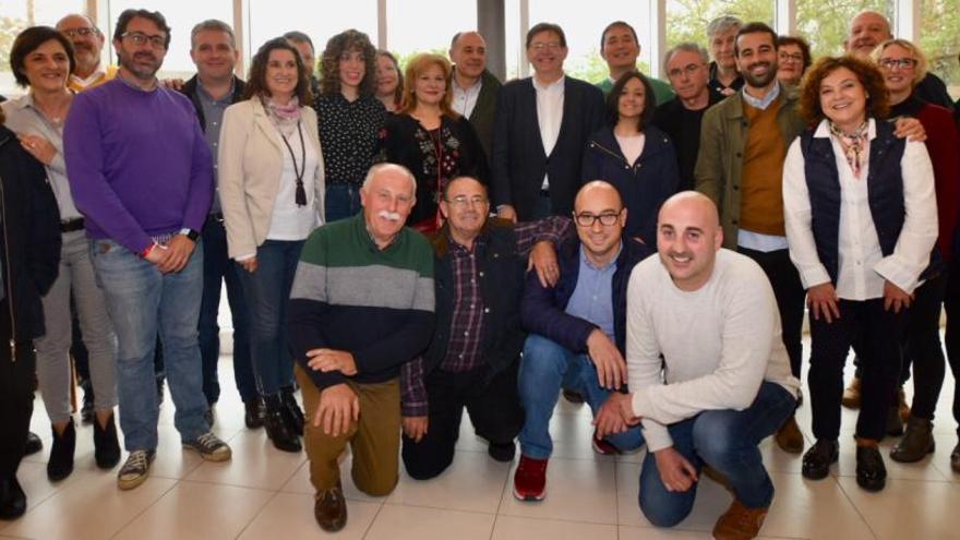 Puig, con los alcaldes y representantes del PSPV en la comarca de la Vall.