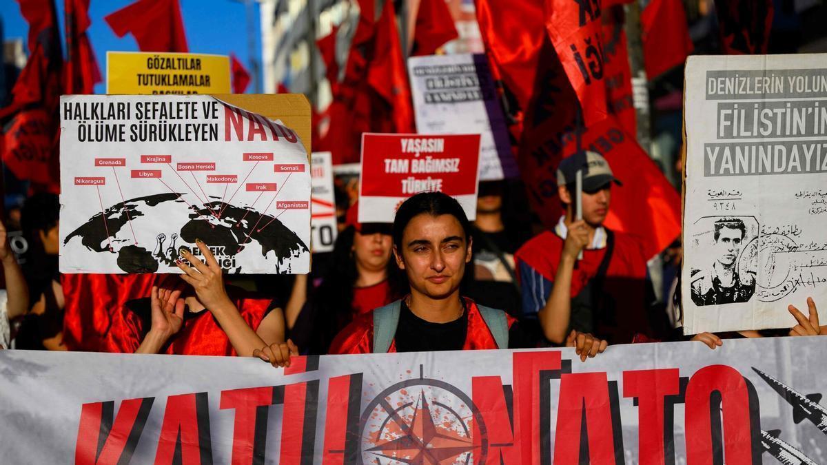 La cara b de la cumbre de la OTAN: Turquía detiene a cientos de personas y prohíbe todo acto público por miedo a manifestaciones