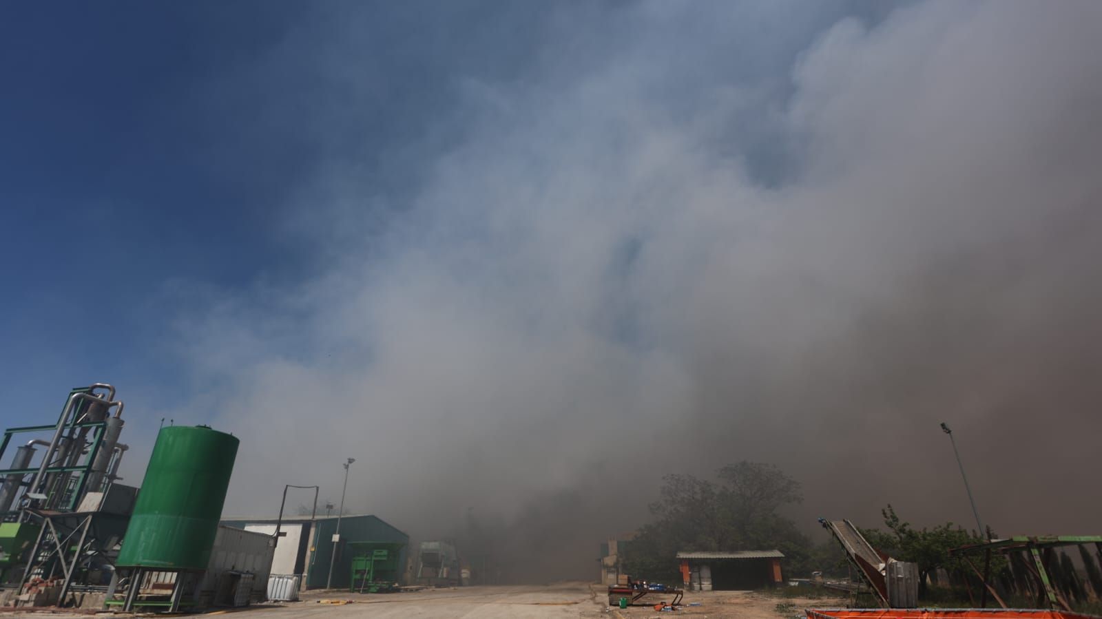 Incendio en la planta de tratamiento de residuos de San Antonio de Requena