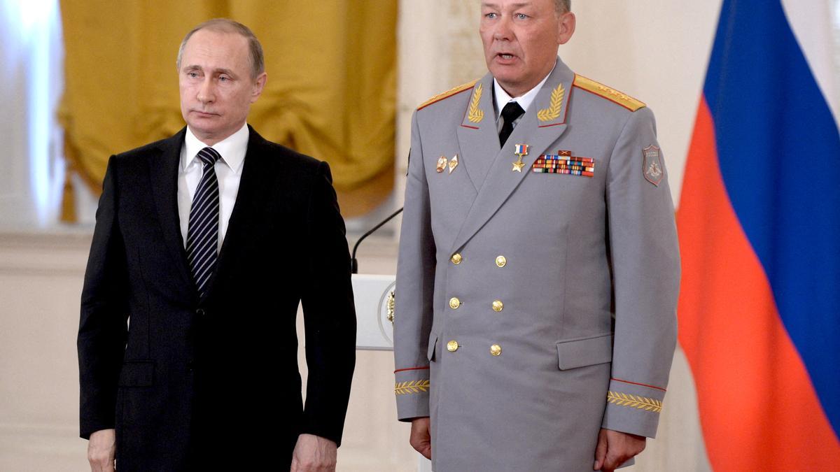 El presidente de Rusia, Vladimir Putin, y el miliar Alexander Dvornikov.