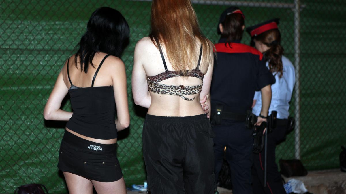 Redada policial contra la prostitución en el barrio de Les Corts