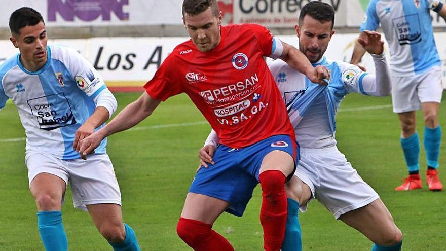 Hugo García seguirá en la UD Ourense.