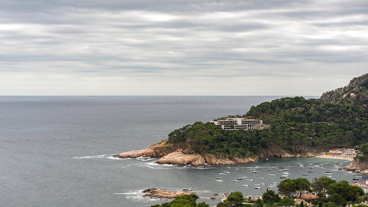 Te abrimos las puertas al impresionante parador de Aiguablava