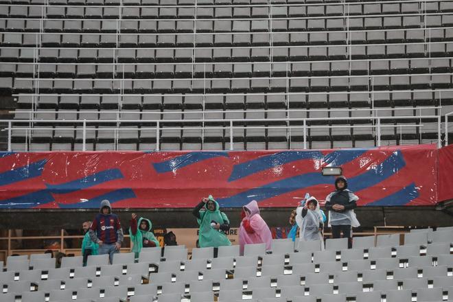 La intensa tormenta que cae sobre Barcelona. Así está el Estadi Olímpic de Montjuic, en imágenes.