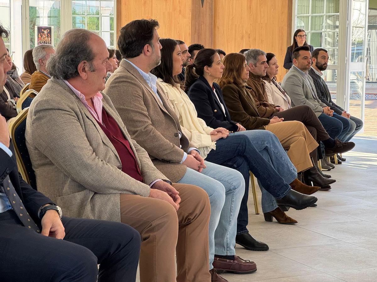 Autoridades presentes en el acto.