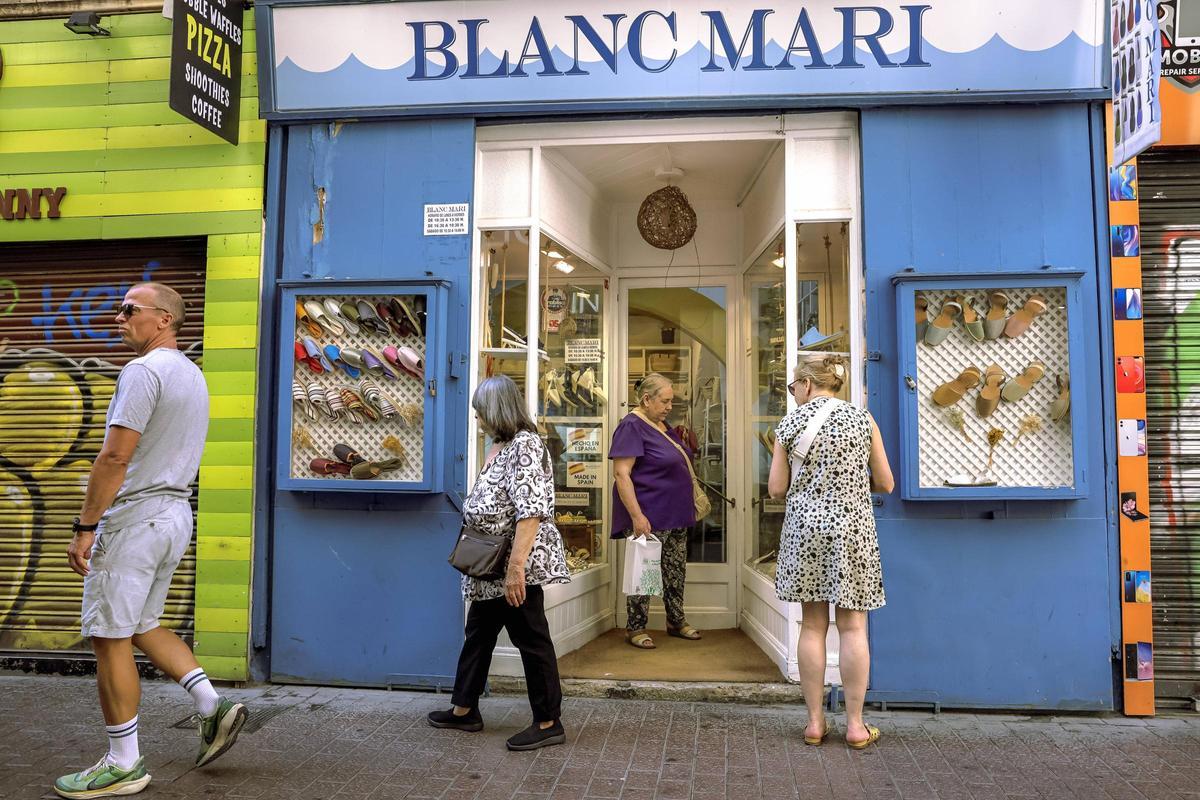 Ein Hauch Tradition: Leinenschuhgeschäft.