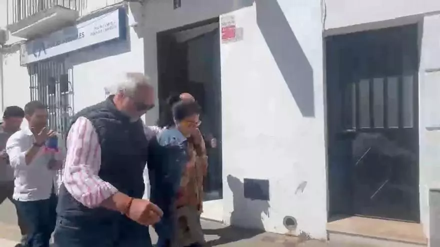 Videos | Los familiares de los detenidos por el crimen de Francisca Cadenas abandonan el juzgado