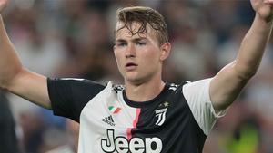 A ver quién la hace más gorda... De Ligt y Buffon protagonizaron una esperpéntica jugada que acabó con gol del Sassuolo