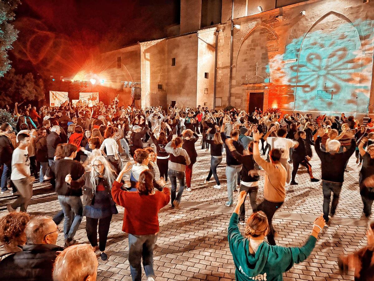 Una ballada solidaria en Santa Margalida.