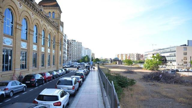 Los suelos de El Portillo, con el hotel Orús a la izquierda, en Zaragoza. | JOSEMA MOLINA