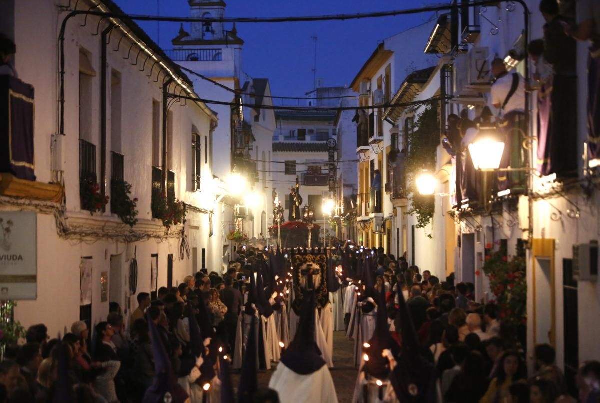 El Alcázar Viejo camina por Córdoba con la hermandad de Pasión