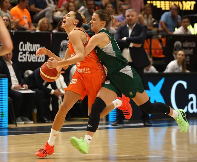 Partido de Euroleague Women entre el Valencia Basket y el AZS UMCS Lublin
