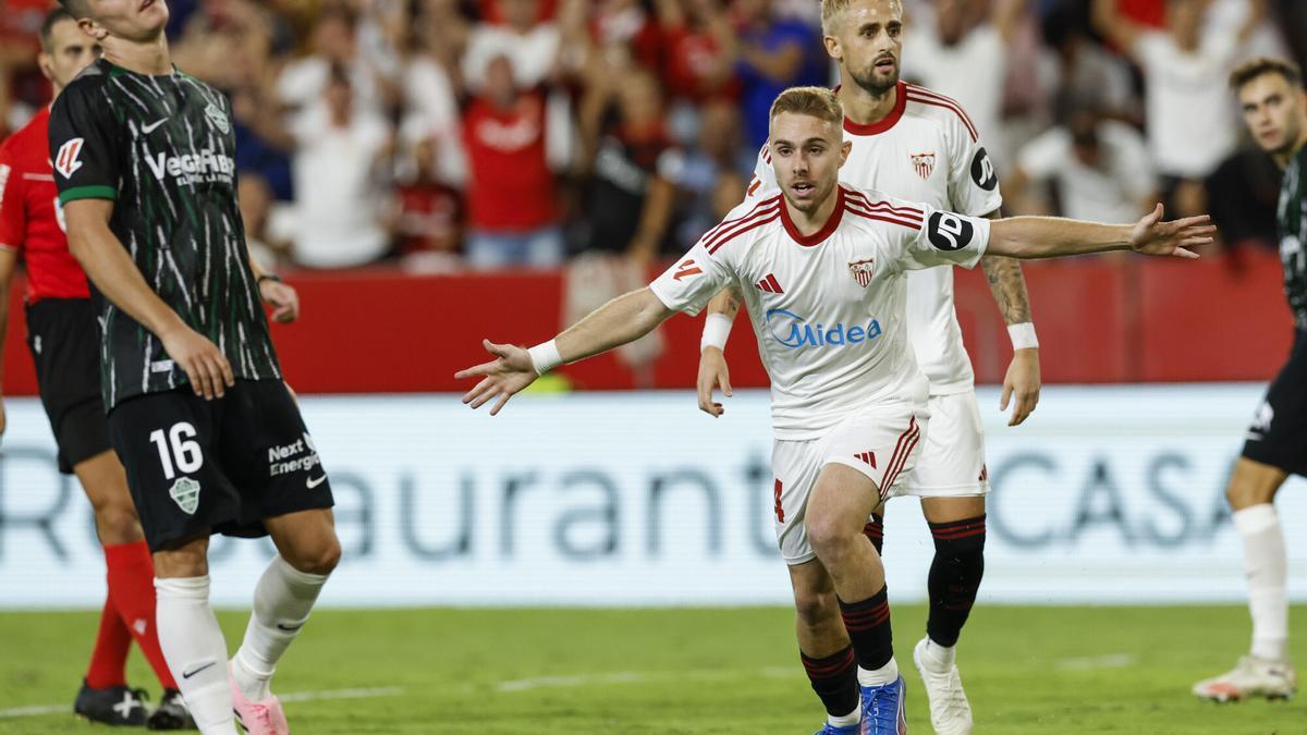 La cantera tira del carro en el Sevilla FC - Ceuta con este golazo