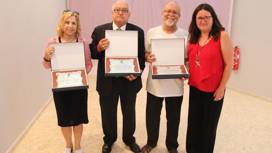 Godella homenajea a las tres personas jubiladas en Educación
