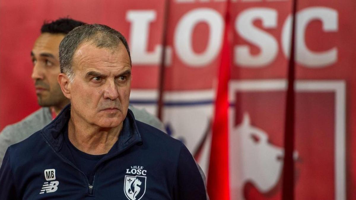 Bielsa llegó al Lille como un héroe y se irá por la puerta de atrás