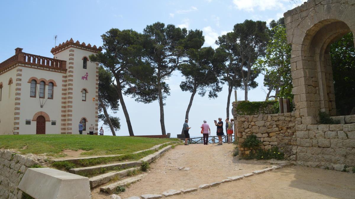 Santa Martí d&#039;Empúries amb la Casa Forestal.