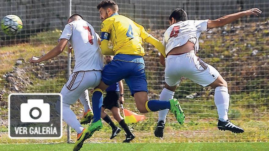 Nebai, de penalti, aproxima a Las Palmas al título