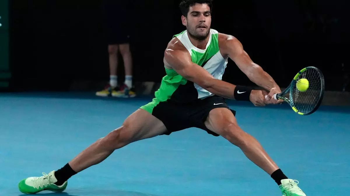 Alcaraz derriba la puerta de las 'semis' y destroza el sueño australiano al eliminar a De Miñaur