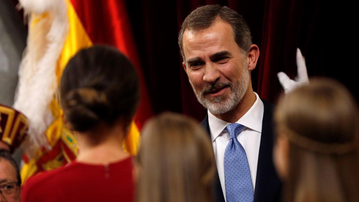 Felipe VI reconoce el impulso "determinante" que su padre dio a la democracia