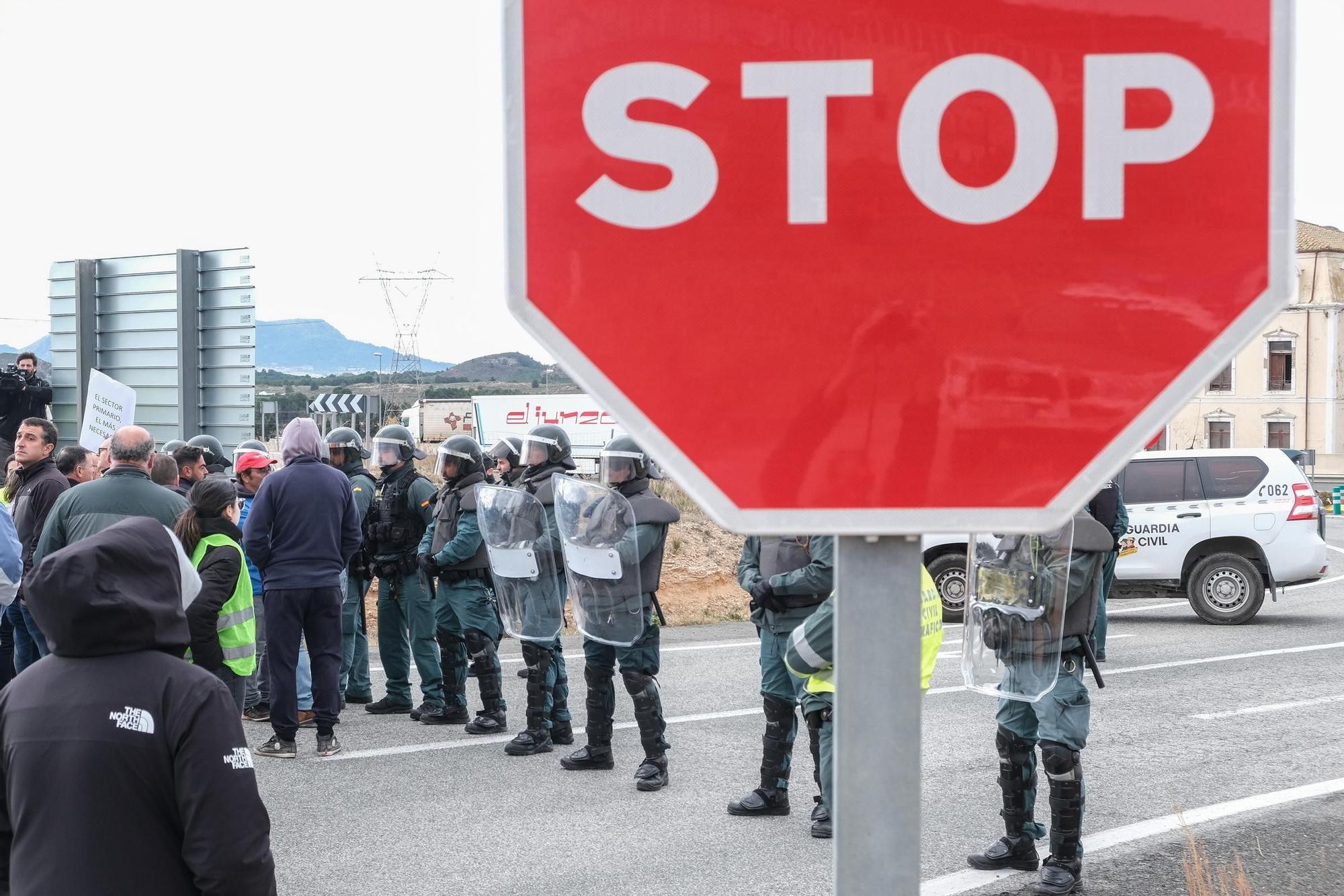 Así ha sido la protesta de agricultores del Alto y Medio Vinalopó en Villena