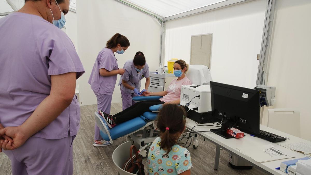 En el hospital de campaña del Doctor Balmis se vacunó y se hicieron test masivos durante las primeras olas del covid